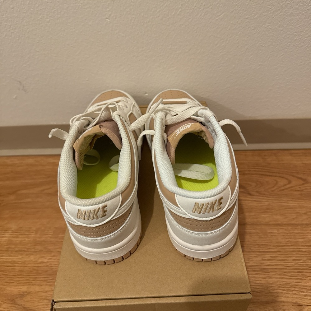 Nike - Picture 3 of 6